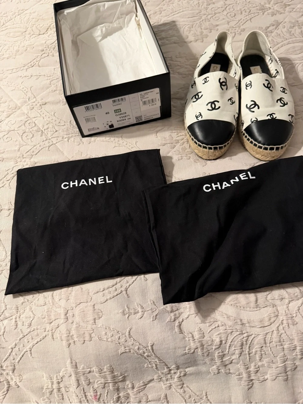 Chanel White & Black CC Espadrille Flats With shoe bags and box Used 4x